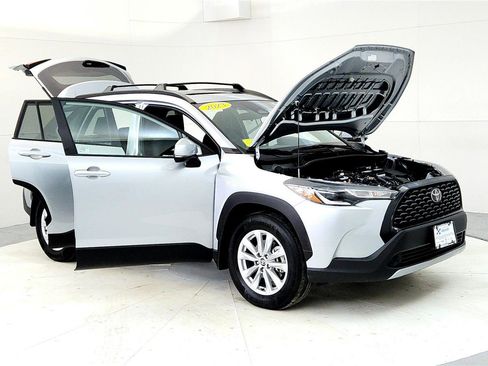 Certified 2023 Toyota Corolla Cross LE w/ Moonroof Package image 12