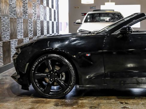 Used 2018 Chevrolet Camaro LT RWD image 12
