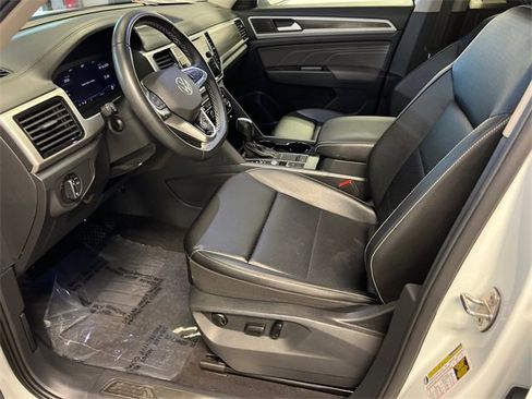 Certified 2023 Volkswagen Atlas SE image 7