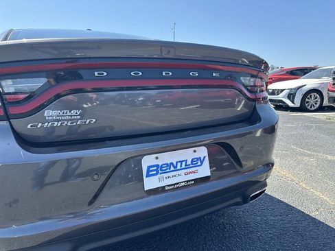 Used 2022 Dodge Charger SXT RWD image 12