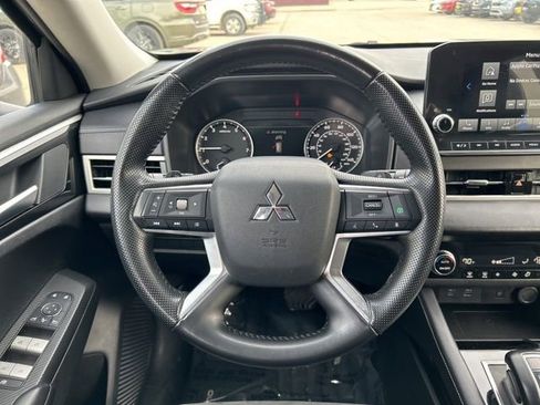 Used 2024 Mitsubishi Outlander SE image 12