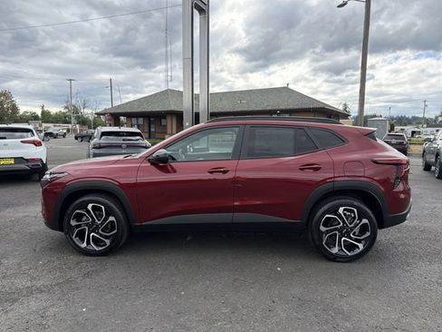 Certified 2025 Chevrolet Trax RS w/ Driver Confidence Package FWD image 2