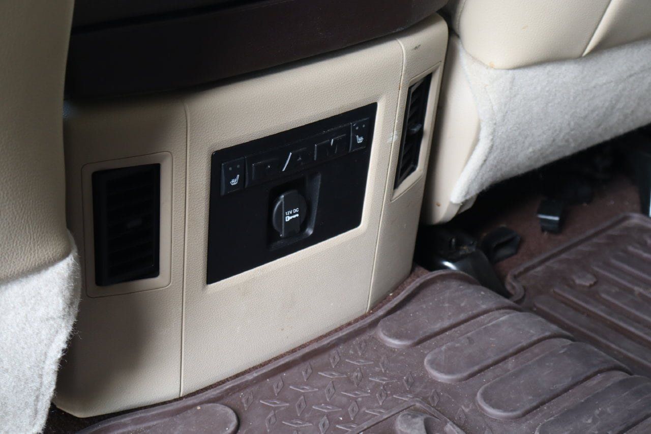 Used 2015 RAM 1500 Laramie RWD image 19
