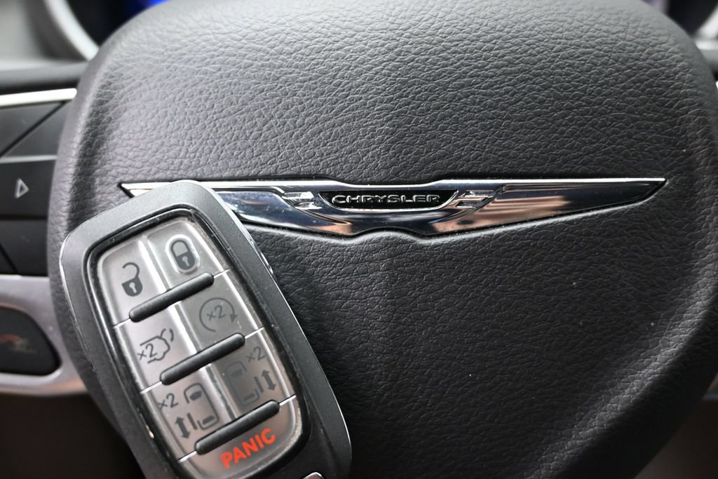 Used 2024 Chrysler Pacifica Touring-L FWD image 42