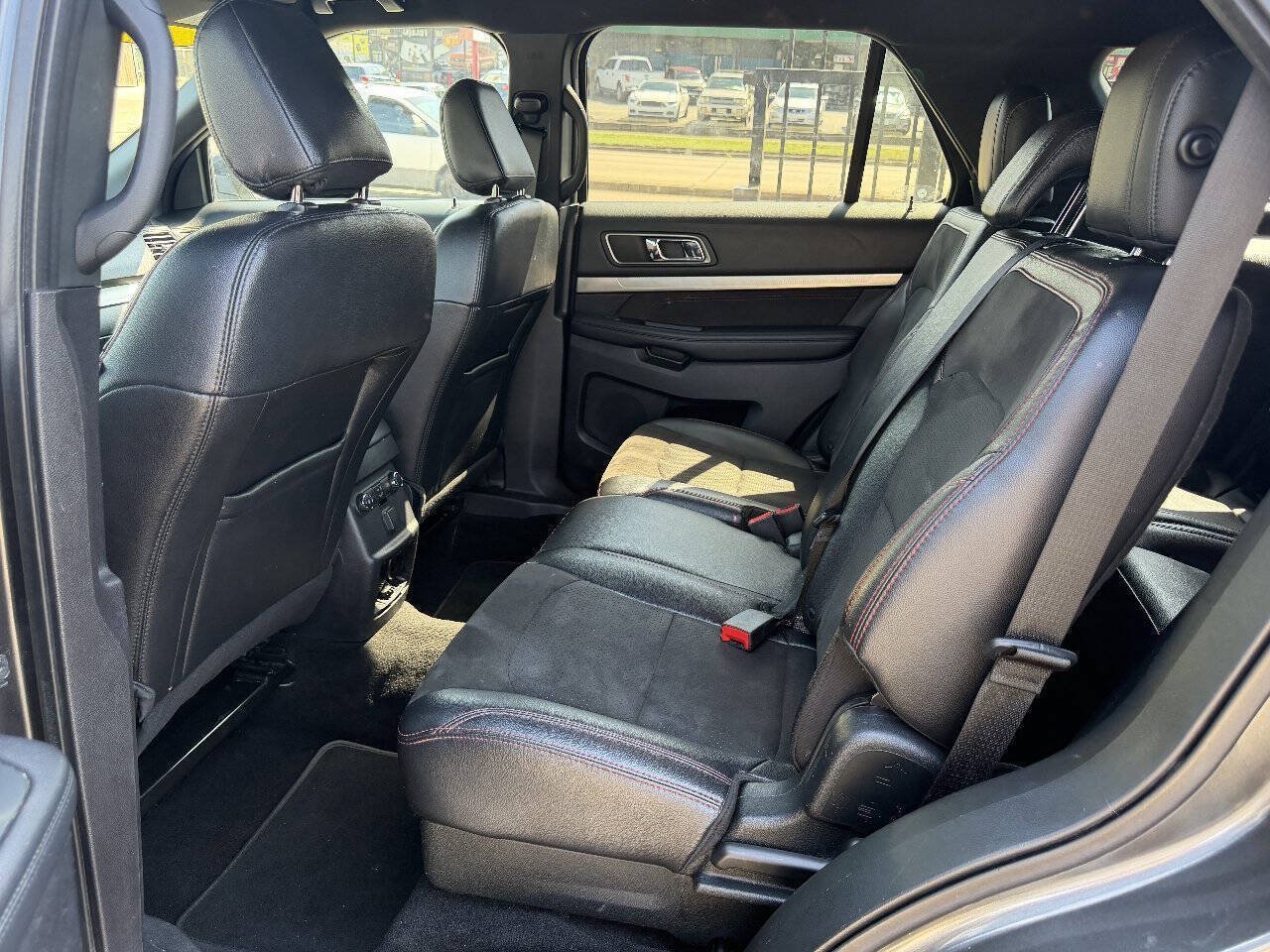 Used 2018 Ford Explorer XLT w/ Equipment Group 202A FWD image 20