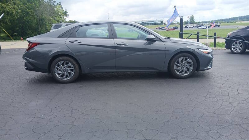 Used 2024 Hyundai Elantra SEL FWD image 1