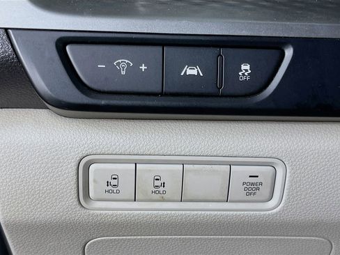 Used 2022 Kia Carnival LX FWD image 13