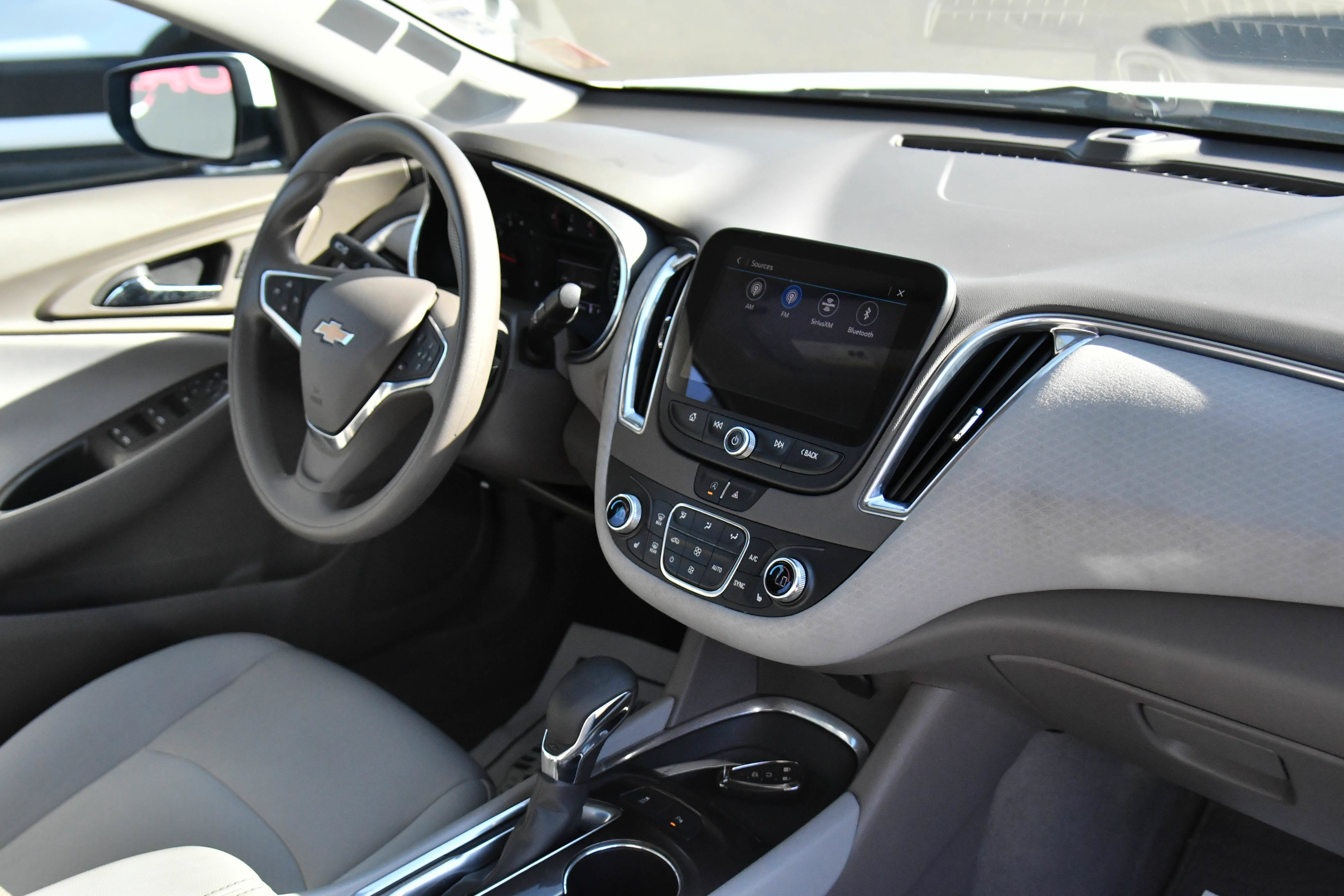Used 2021 Chevrolet Malibu LT FWD image 39