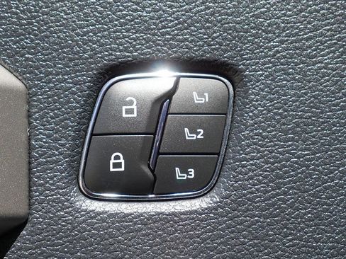 Used 2022 Ford F250 Lariat w/ Tremor Off-Road Package AWD/4WD image 27