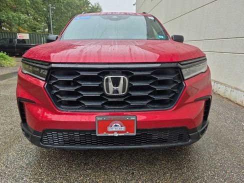 Certified 2025 Honda Pilot Sport image 3