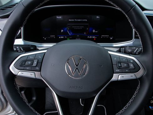 New 2026 Volkswagen Taos SE FWD image 17