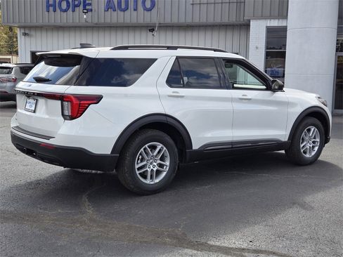 New 2026 Ford Explorer Active image 4