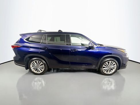 Used 2026 Toyota Highlander Platinum AWD/4WD image 8