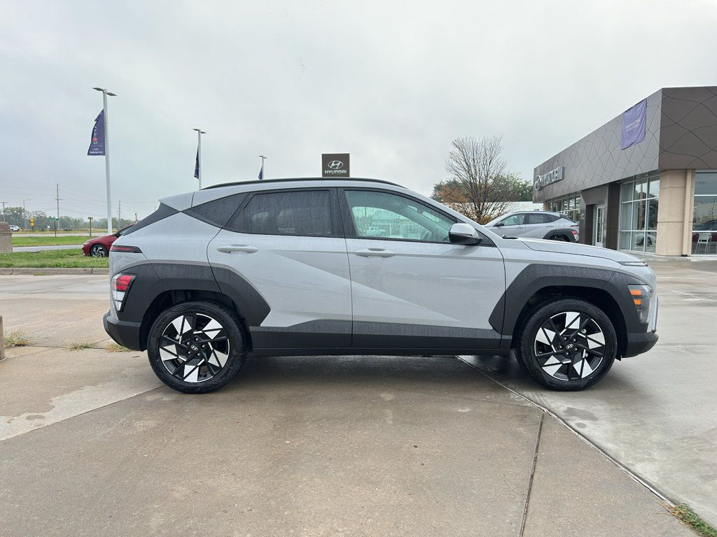 Used 2025 Hyundai Kona SEL FWD image 7