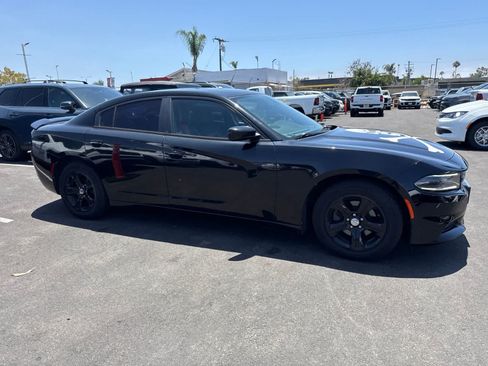 Used 2018 Dodge Charger SXT RWD image 19