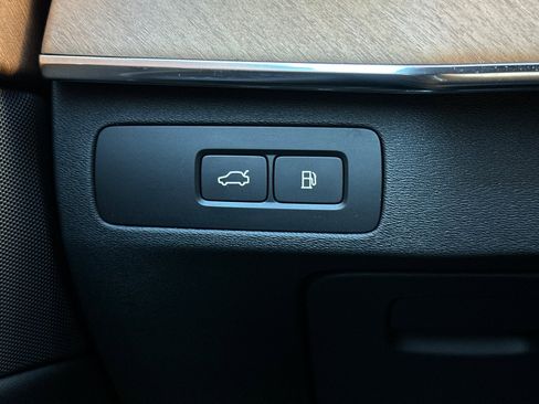 Used 2024 Volvo XC90 T8 Plus image 33