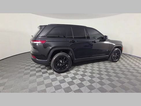 Used 2025 Jeep Grand Cherokee Altitude RWD image 36