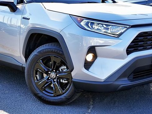 Used 2021 Toyota RAV4 XLE AWD/4WD image 4