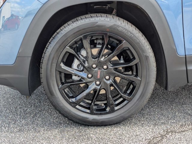 Used 2024 GMC Terrain SLE w/ Driver Convenience Package FWD image 10