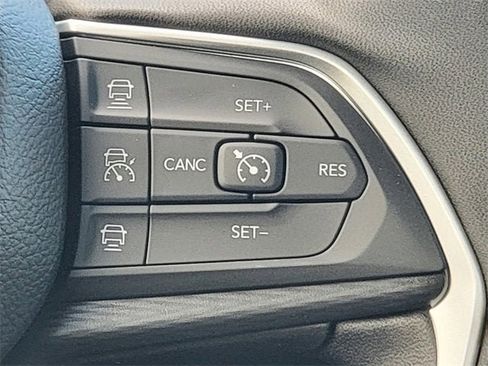 New 2025 Jeep Grand Cherokee Altitude image 33