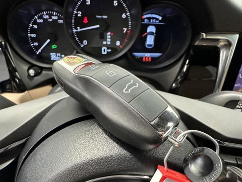 Certified 2026 Porsche Macan AWD/4WD image 46