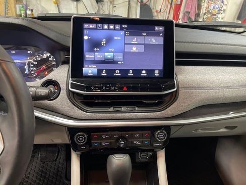 Used 2022 Jeep Compass Latitude w/ Convenience Group image 18