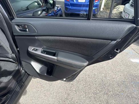 Used 2017 Subaru Crosstrek 2.0i Premium w/ Moonroof Package image 18