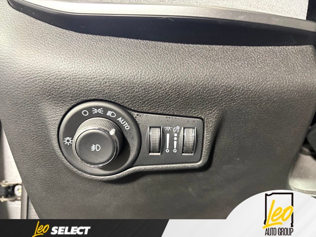 Used 2024 Jeep Compass Latitude AWD/4WD image 15