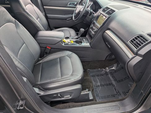 Used 2018 Ford Explorer XLT w/ Equipment Group 202A FWD image 37