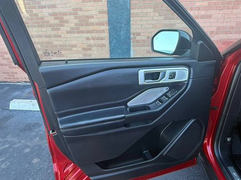 Used 2020 Ford Explorer Platinum w/ Premium Technology Package AWD/4WD image 20