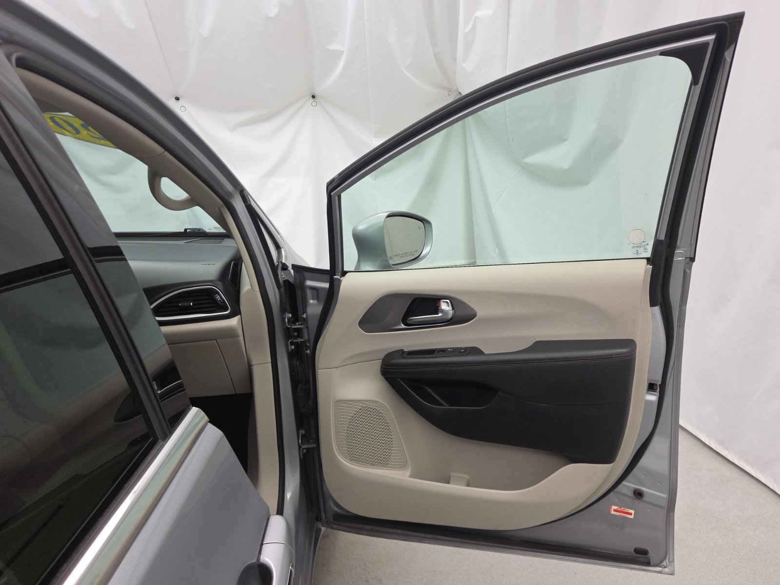 Certified 2020 Chrysler Pacifica Touring-L Plus FWD image 54