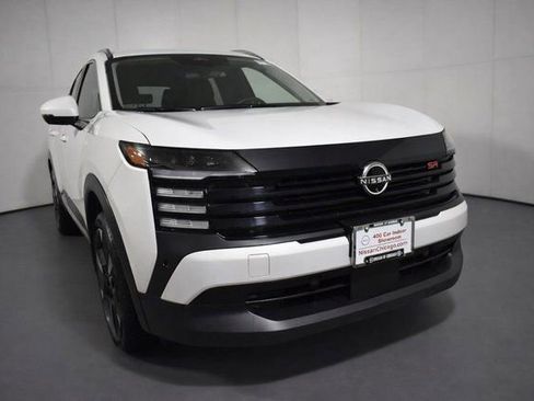 Certified 2025 Nissan Kicks SR image 3