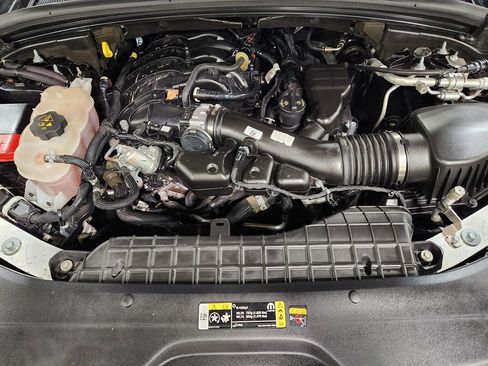 Used 2023 Jeep Grand Cherokee Limited w/ Luxury Tech Group II image 55