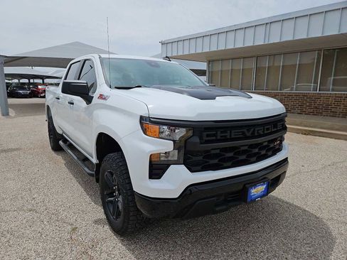 Used 2024 Chevrolet Silverado 1500 Custom Trail Boss AWD/4WD image 2