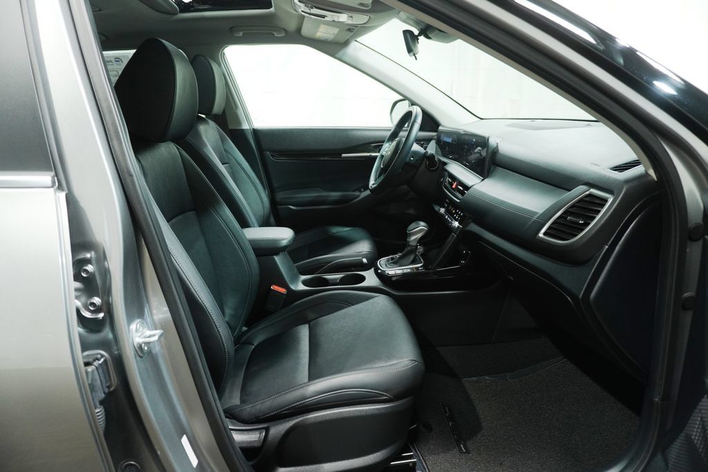 Used 2024 Kia Seltos EX AWD/4WD image 11