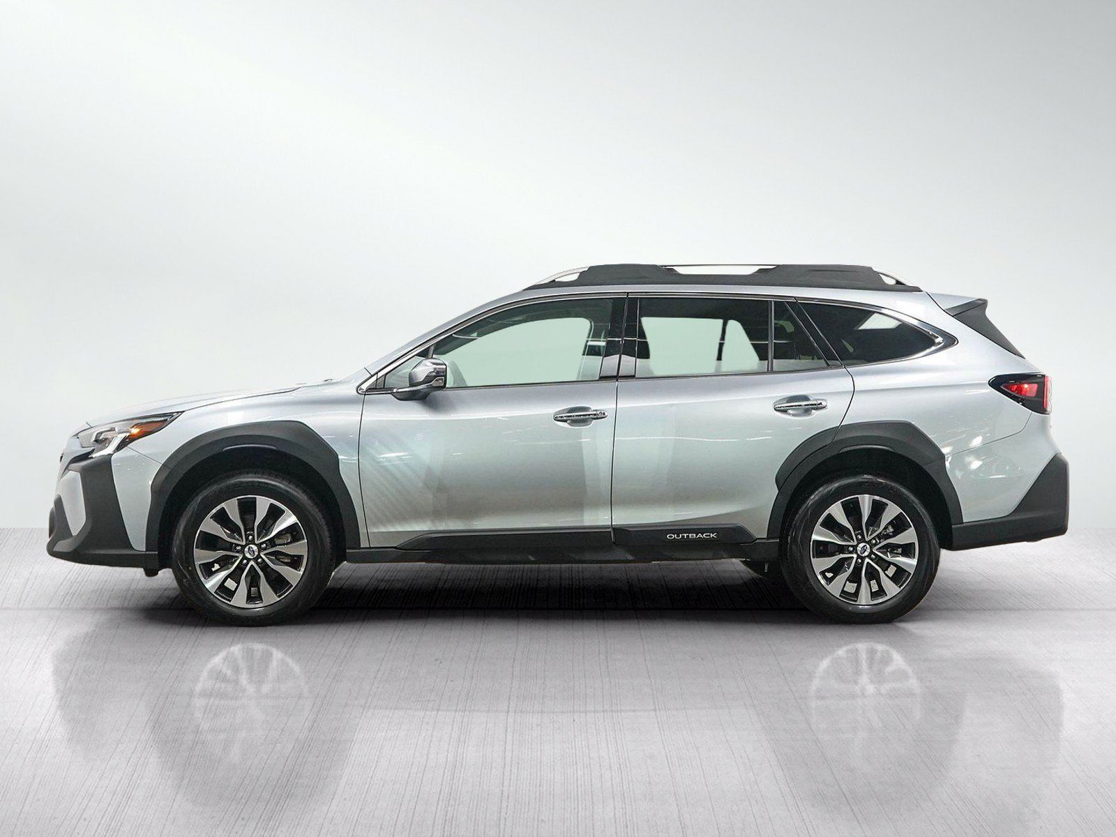 Used 2024 Subaru Outback Touring XT AWD/4WD image 2