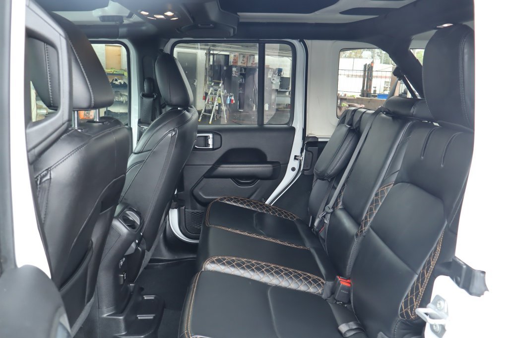 Used 2022 Jeep Wrangler Unlimited Sahara AWD/4WD image 36