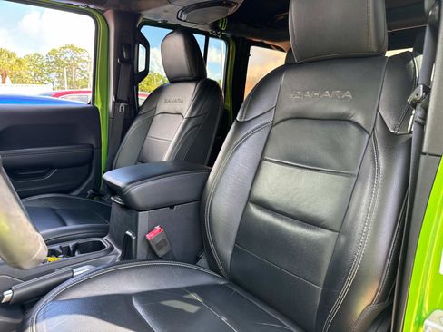 Used 2018 Jeep Wrangler Unlimited Sahara image 14