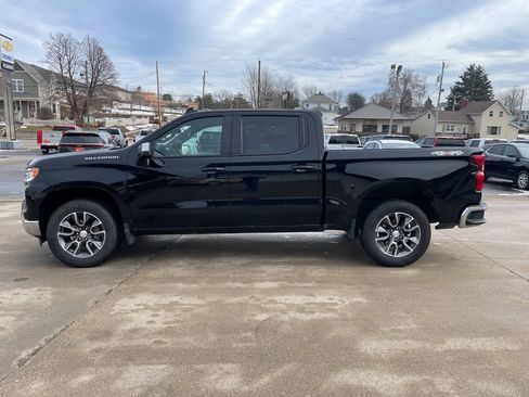 Used 2024 Chevrolet Silverado 1500 LT image 2