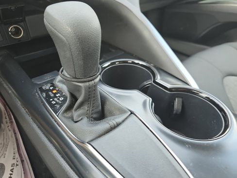 Used 2020 Toyota Camry LE image 28