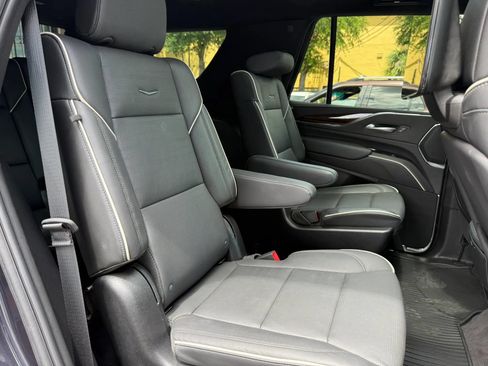 Used 2024 Cadillac Escalade Premium Luxury AWD/4WD image 18