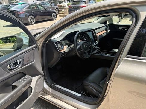 Used 2019 Volvo S60 T6 Momentum w/ Multimedia Package AWD/4WD image 20