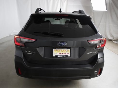Used 2022 Subaru Outback Premium image 4