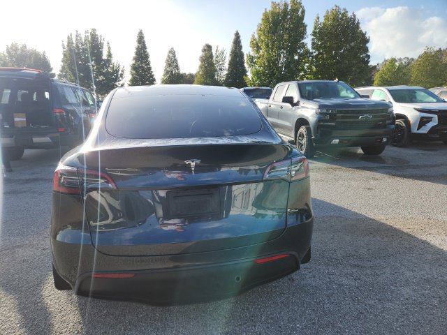Used 2024 Tesla Model Y 2WD image 6