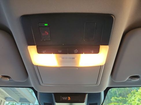 Used 2023 Nissan Rogue SV FWD image 33