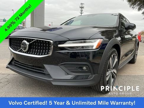 Certified 2025 Volvo V60 B5 Cross Country Plus image 5