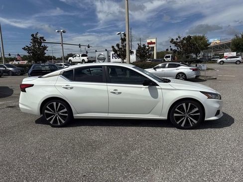 Certified 2022 Nissan Altima 2.5 SR image 5