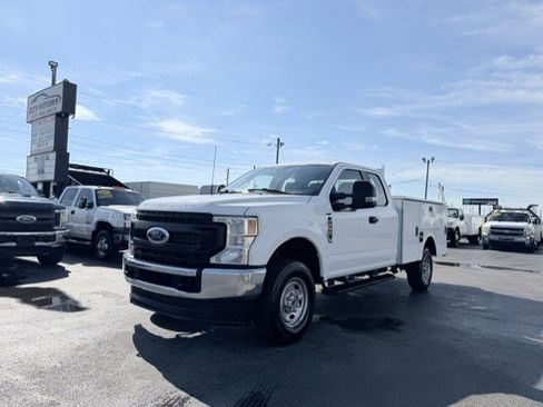 Used 2022 Ford F250 XL w/ Power Equipment Group AWD/4WD image 2