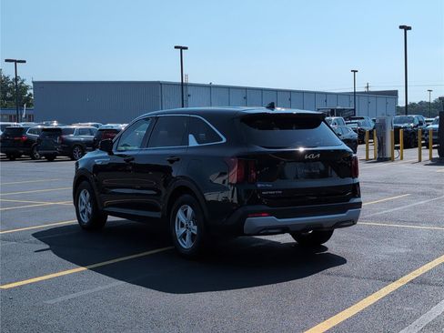 Used 2024 Kia Sorento LX FWD image 3