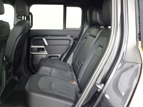 Used 2022 Land Rover Defender 110 X-Dynamic SE image 32